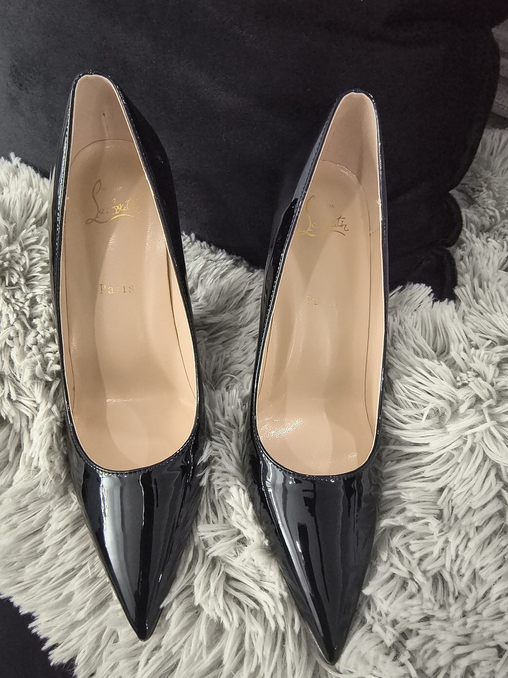 Black Patent Pointed-Toe Women's Pumps - Classic Elegant Style